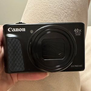 Canon SX740 HS